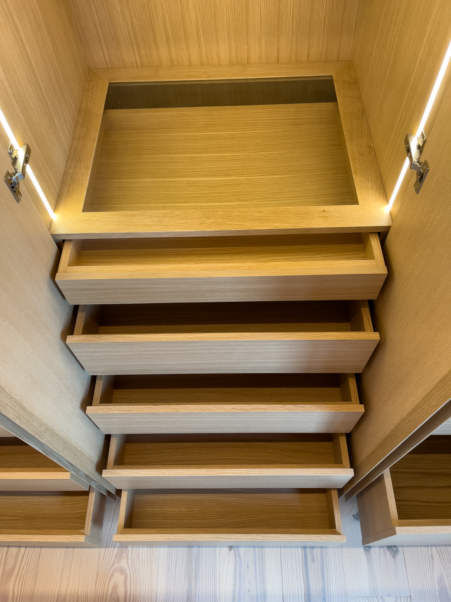 White oak wardrobe built-in — Wewillbebirds millwork