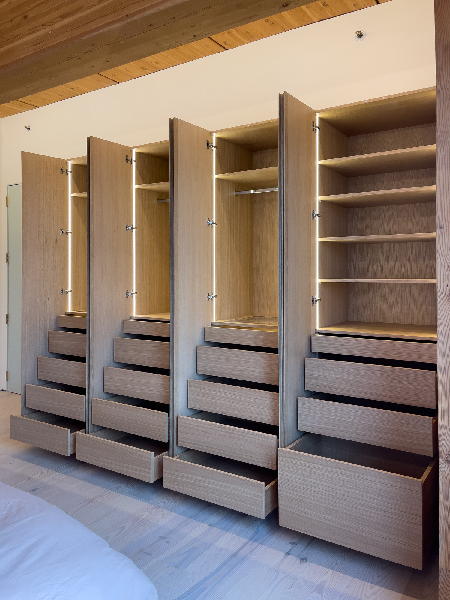 White oak wardrobe built-in — Wewillbebirds millwork