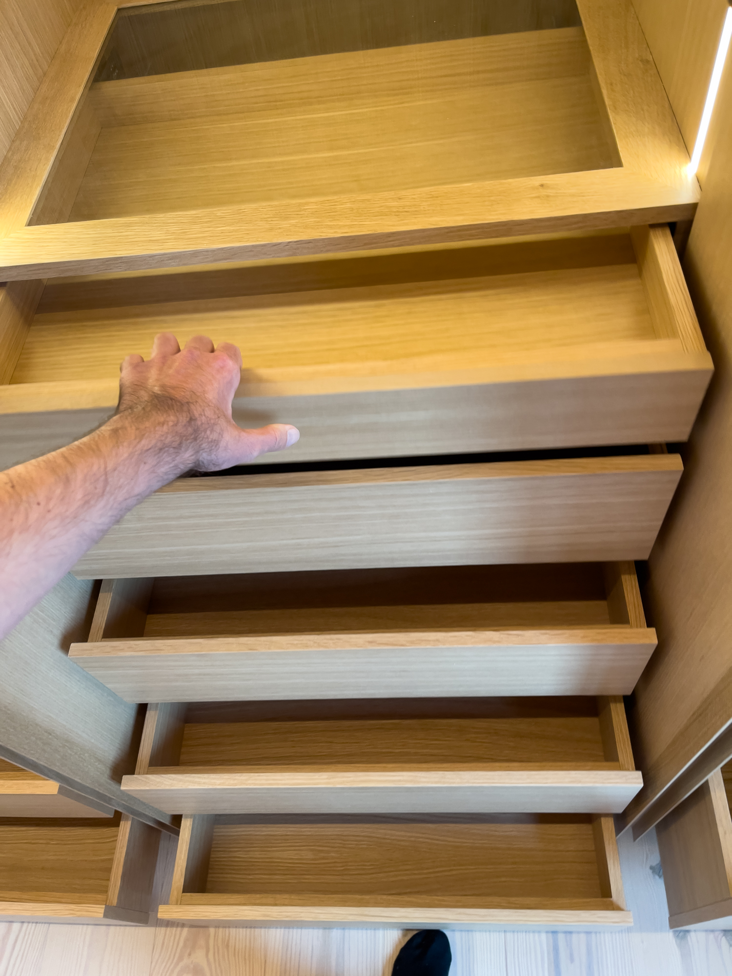 White oak wardrobe built-in — Wewillbebirds millwork