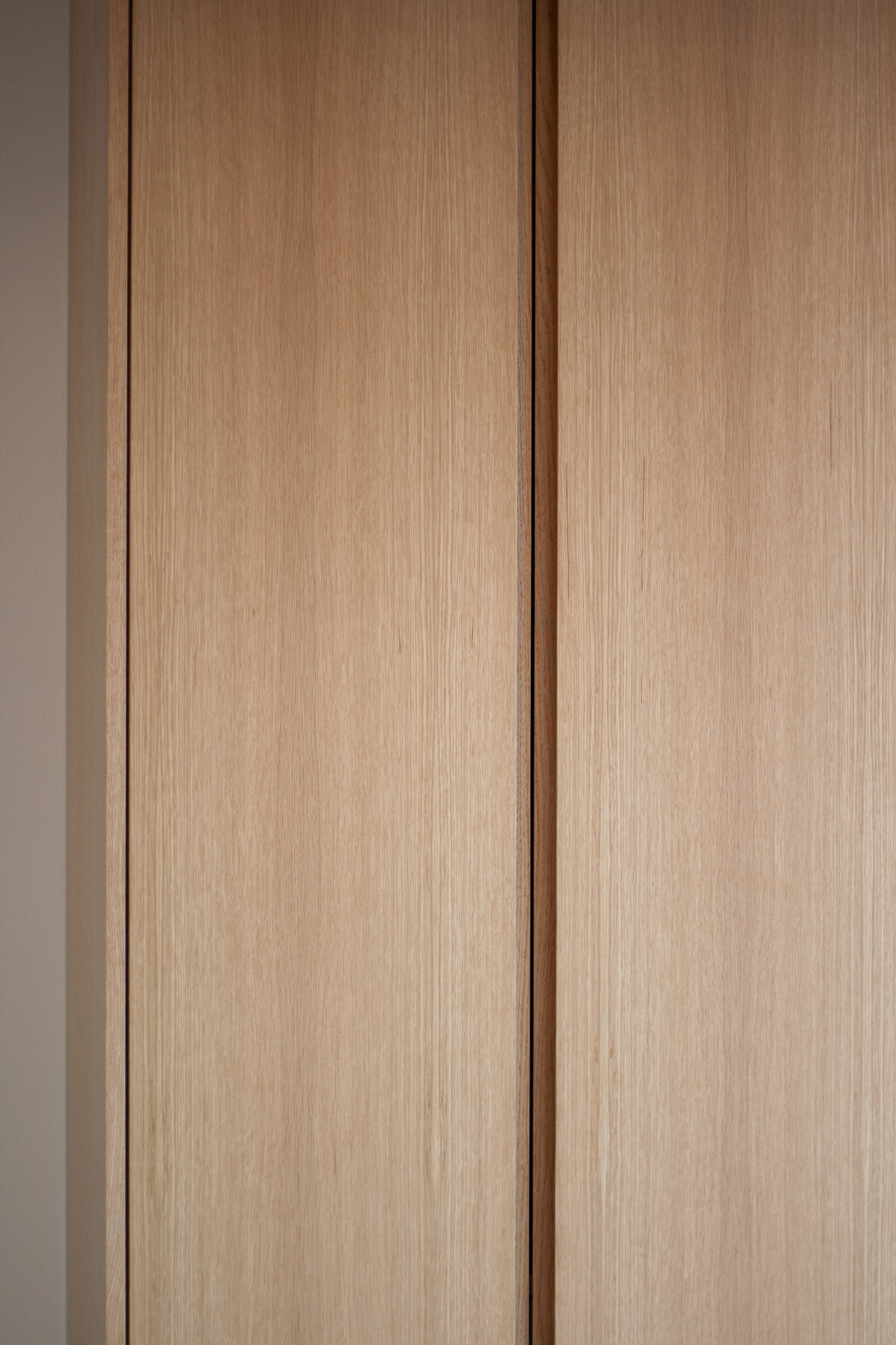 White oak wardrobe built-in — Wewillbebirds millwork