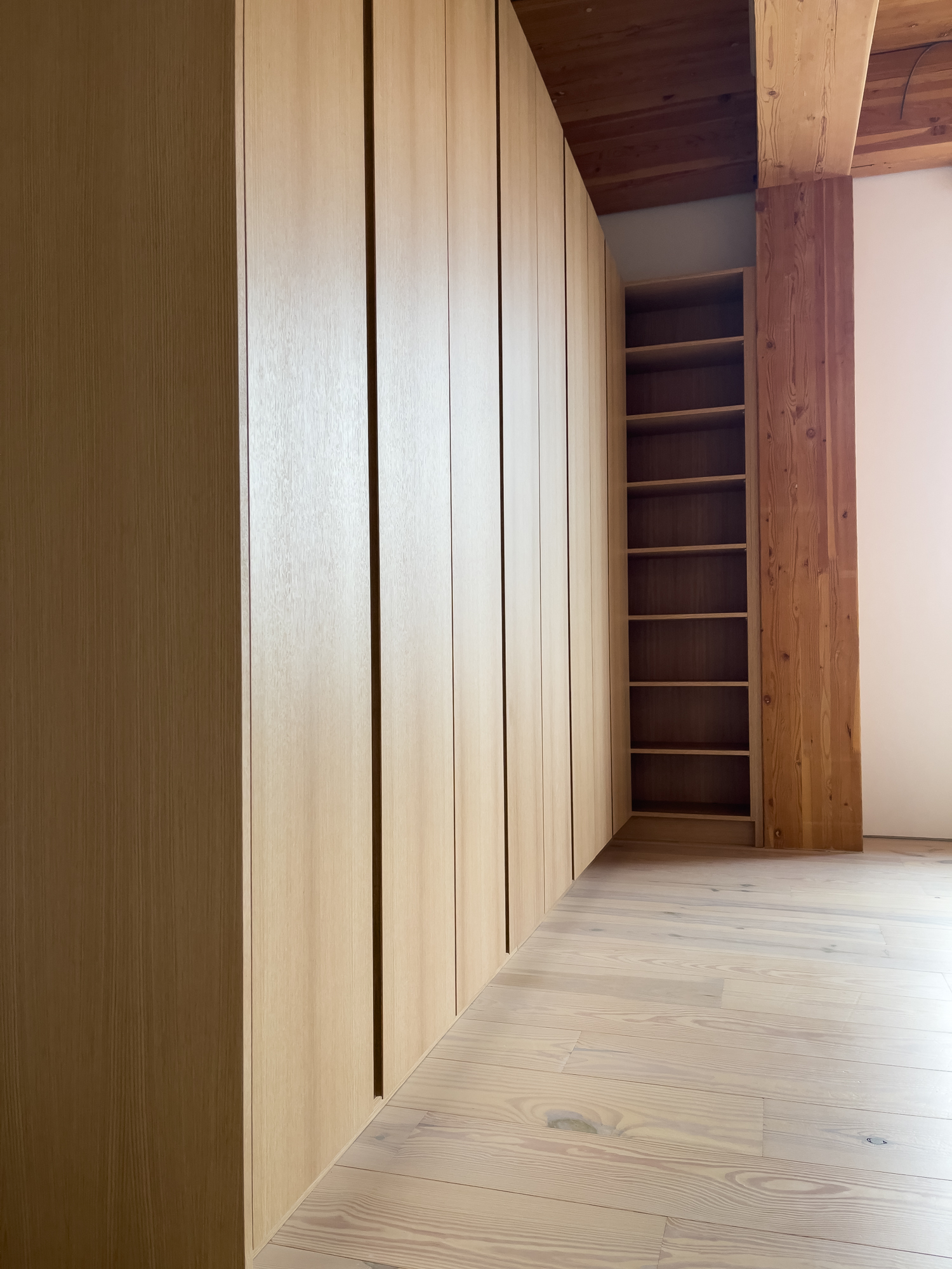 White oak wardrobe built-in — Wewillbebirds millwork