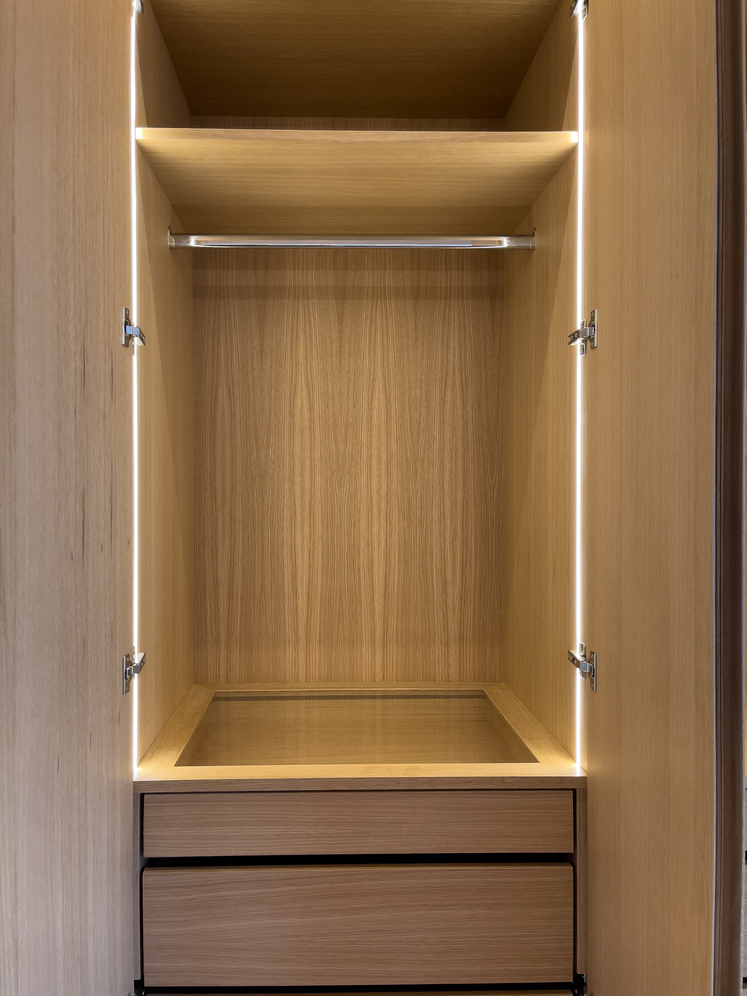 White oak wardrobe built-in — Wewillbebirds millwork